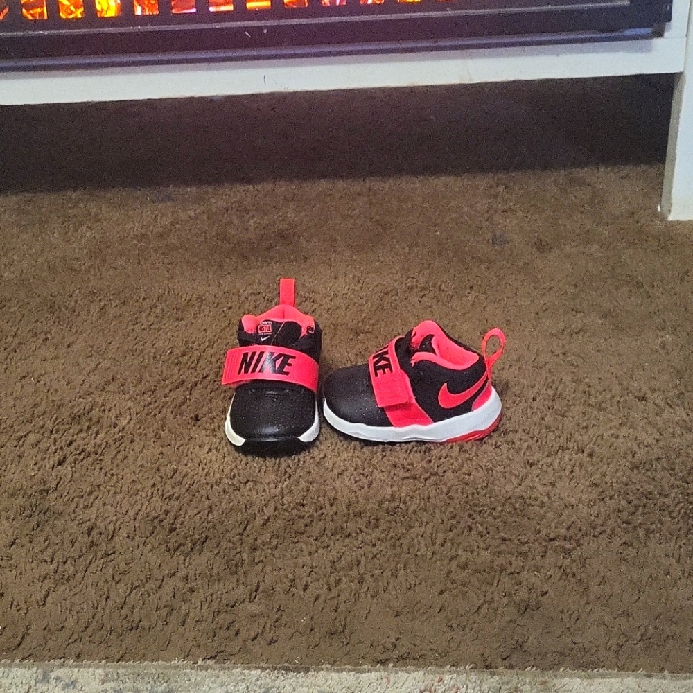 NIKE Infant shoes. Only worn once. Pink and black. New condition.